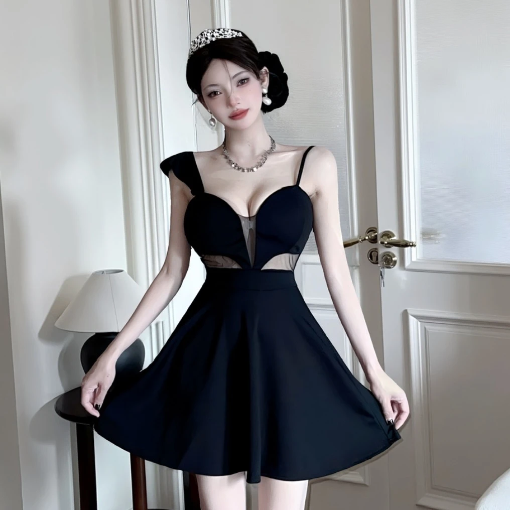 性感低胸夜店酒吧吊带连衣裙女装高腰宽松大摆露背显瘦A字小黑裙