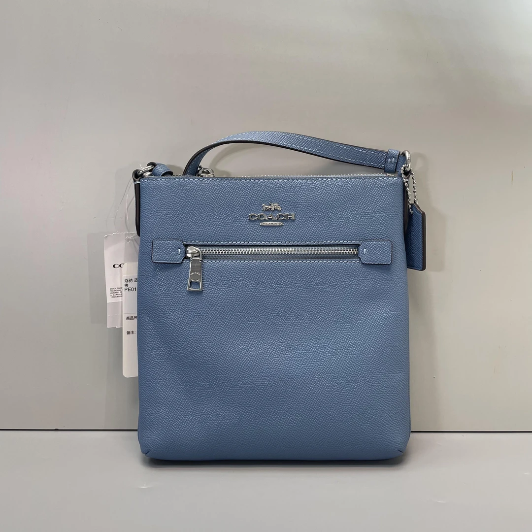 99新 COACH/蔻驰 蓝色小号斜挎包20*21*2cmE010913
