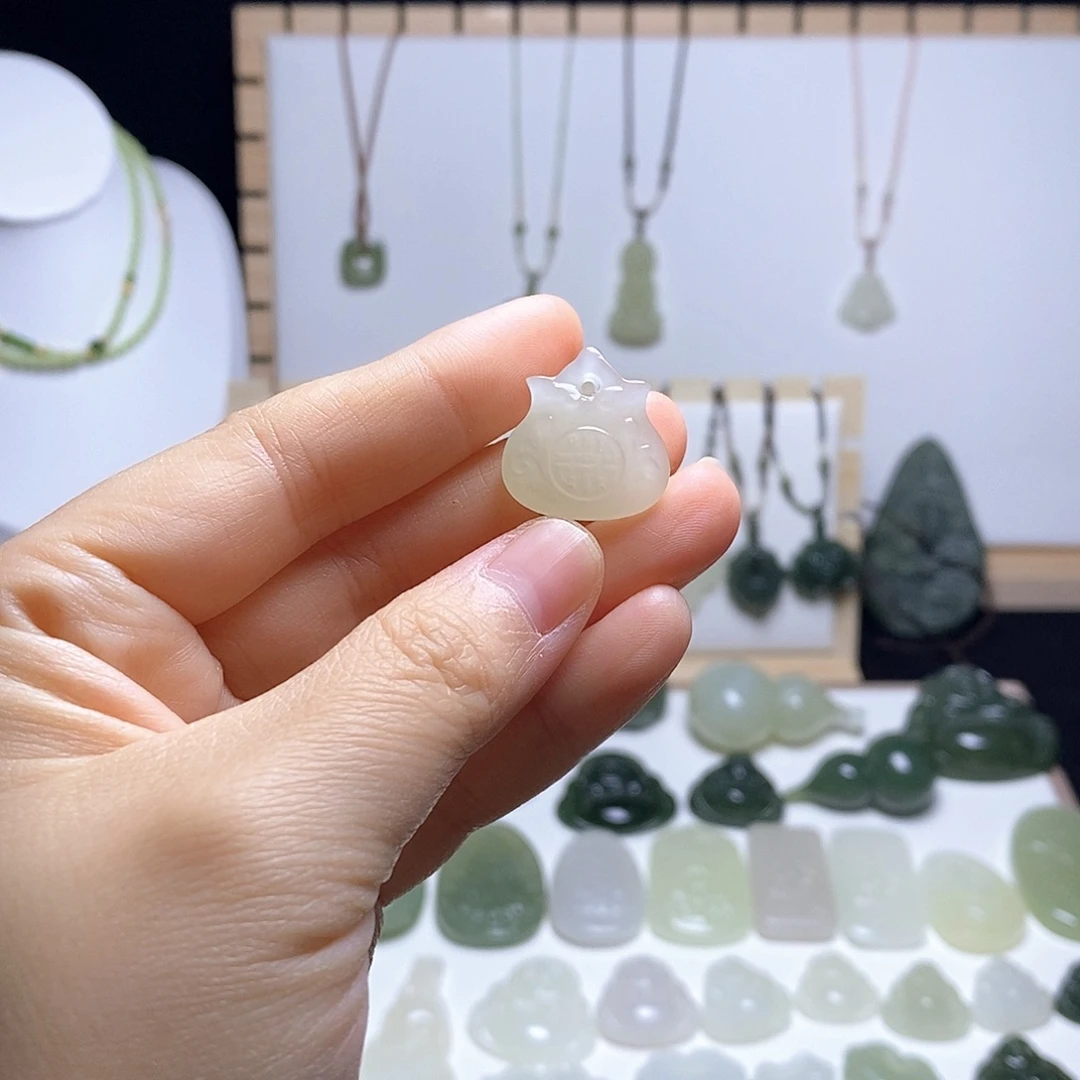 和田玉未镶嵌颈饰