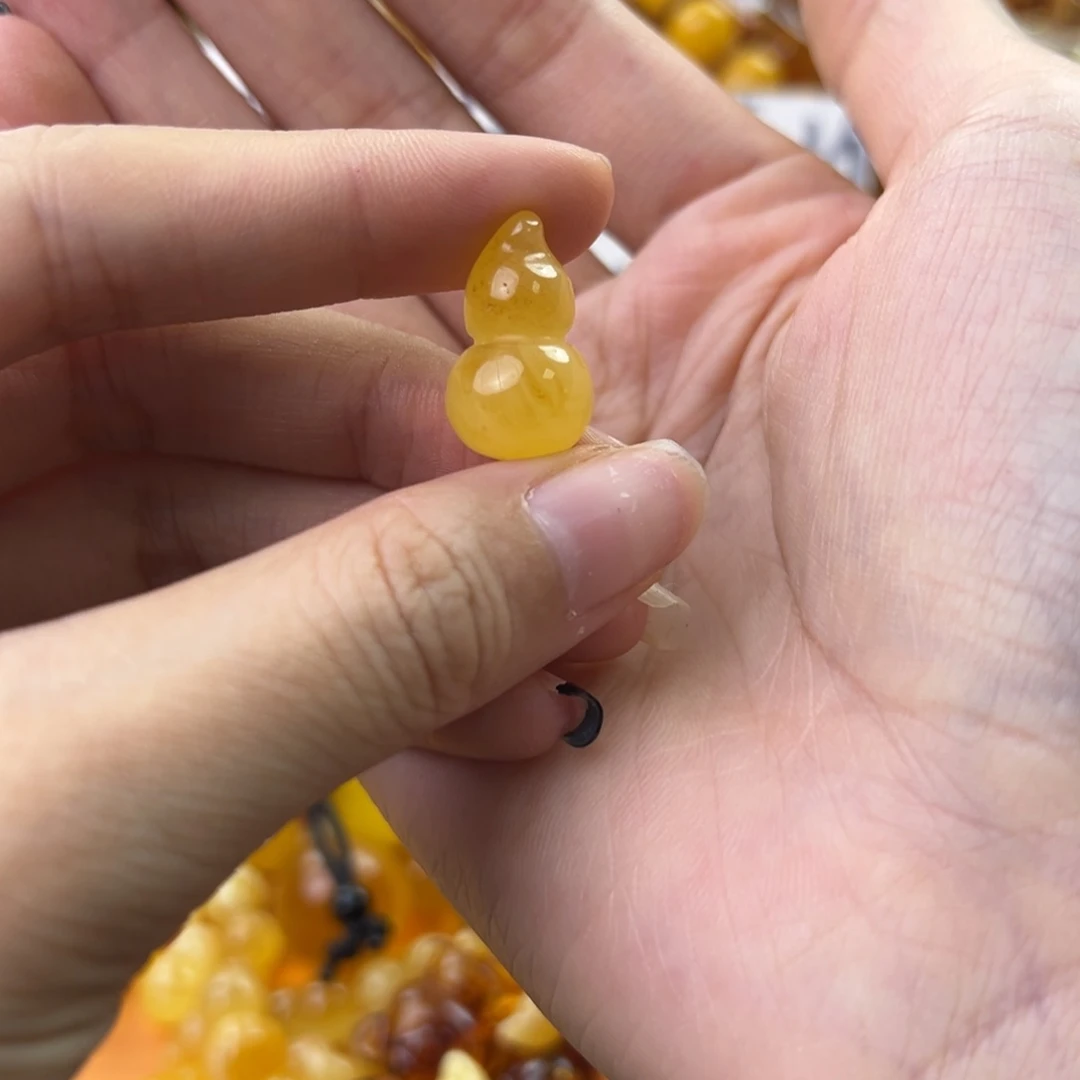 琥珀珠宝奇石未镶嵌