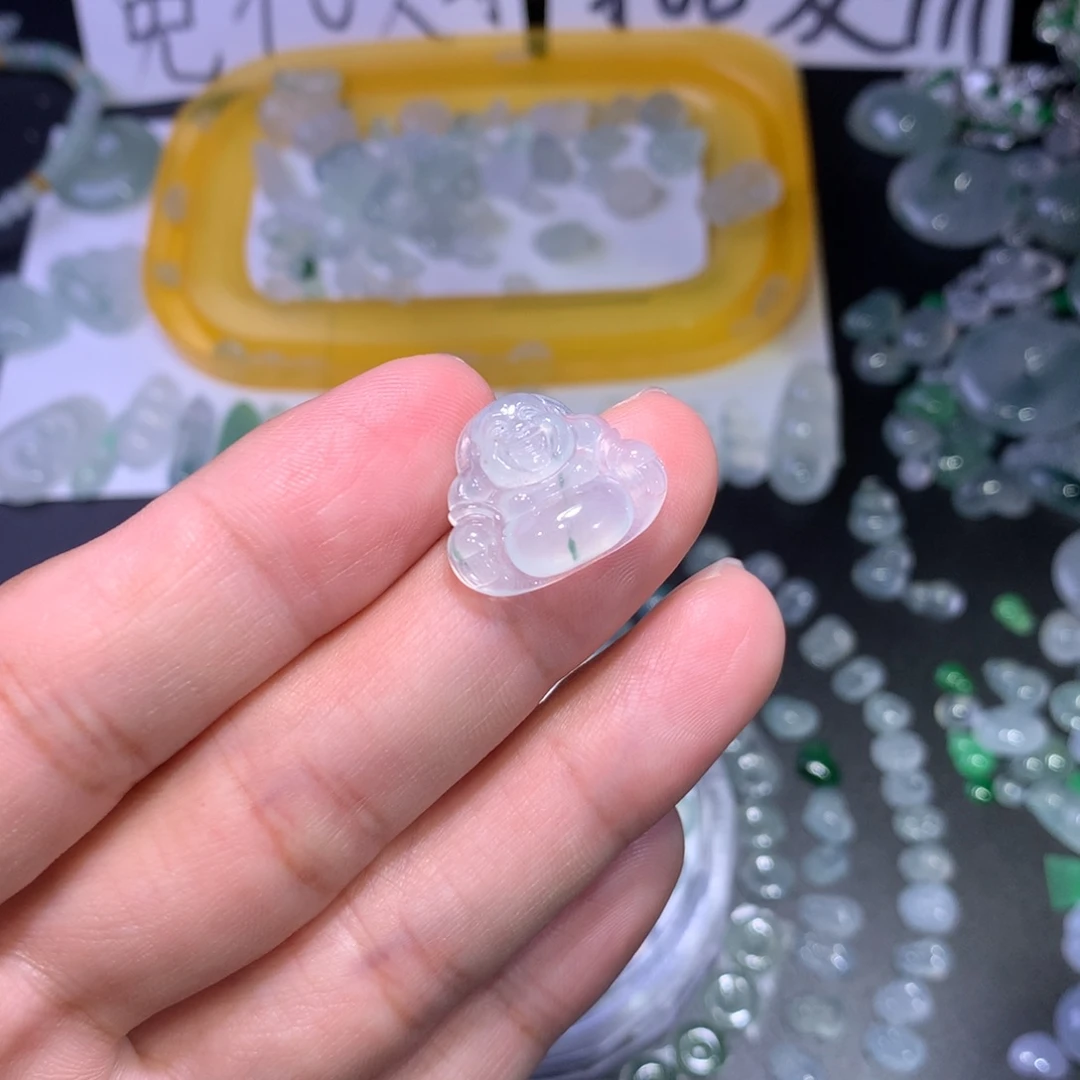 翡翠未镶嵌颈饰佛公