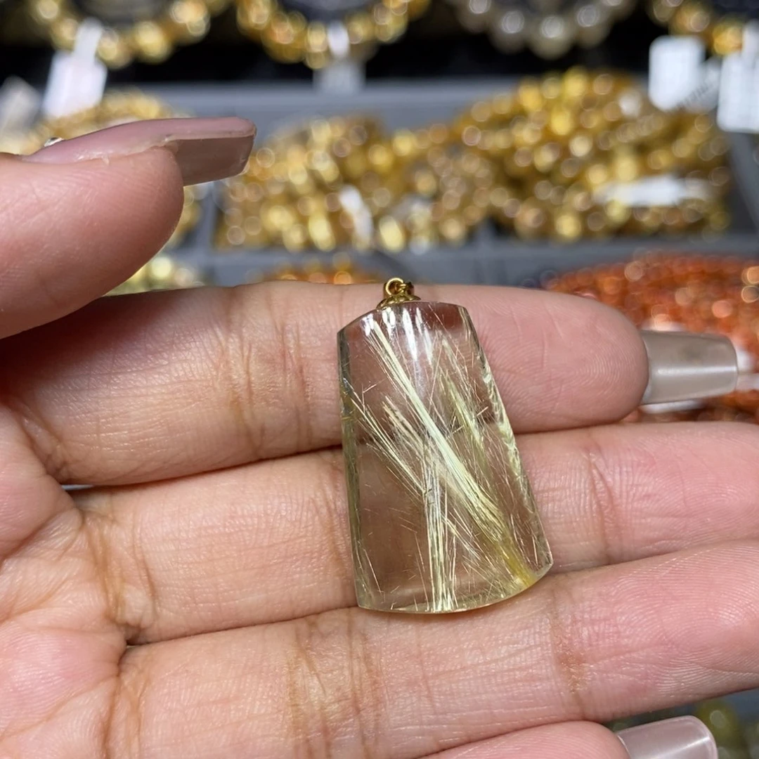 ****爷18K金镶嵌颈饰水晶芊