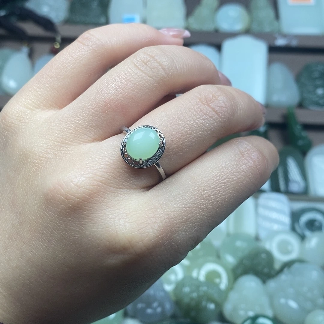 和田玉未镶嵌颈饰戒指