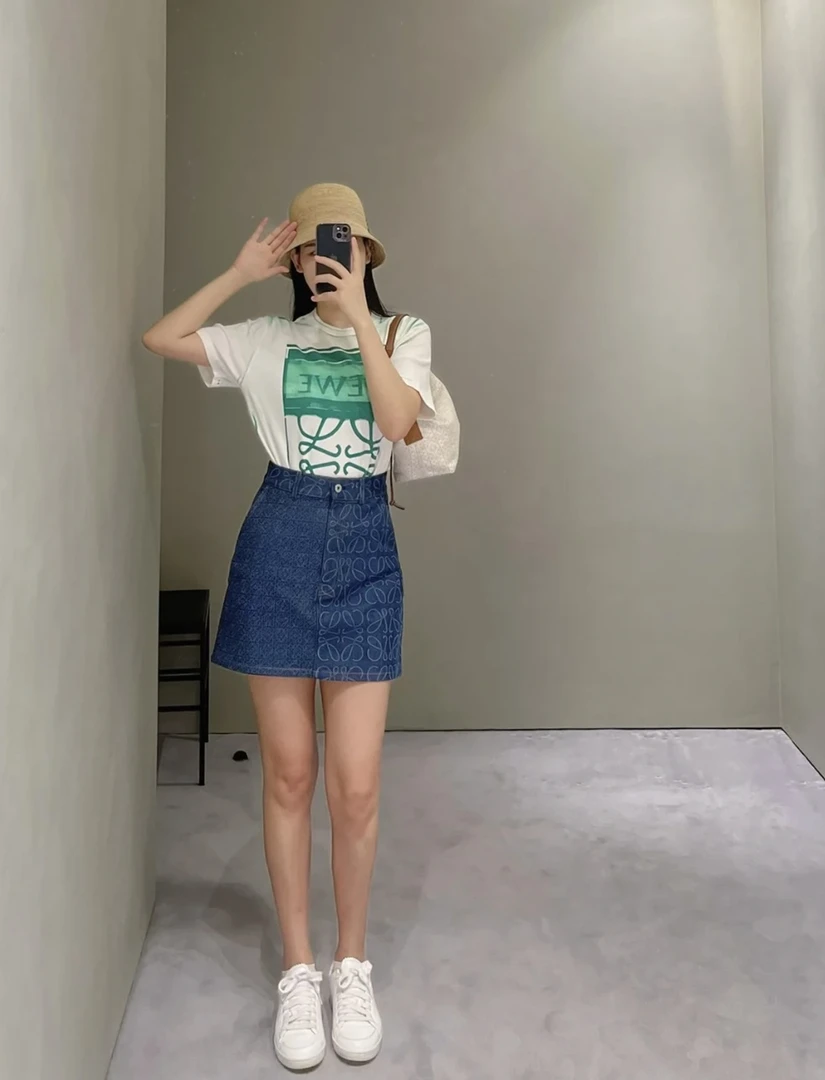 99新 LOEWE/罗意威 经典大小老花满印牛仔短裤 40码 GM002431