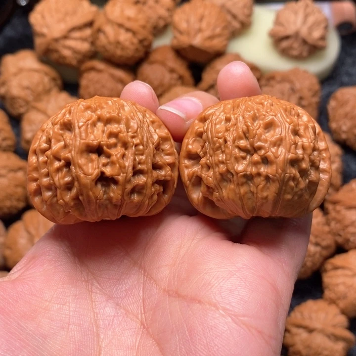 文玩核桃把件M*E精品球白40