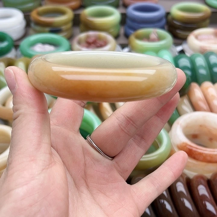 未镶嵌手镯石英质玉