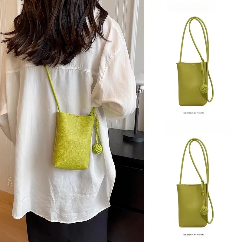 夏天夏季超火斜挎小包包女生2025新款绿色迷你散步纯色百搭斜跨包