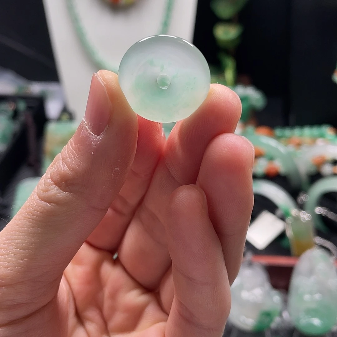 石英质玉未镶嵌吊坠