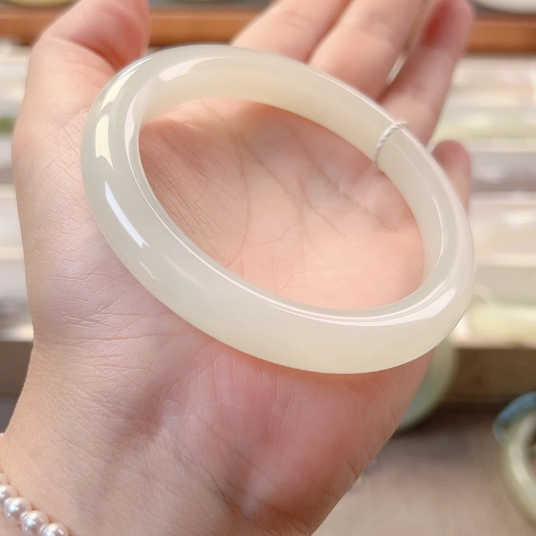 和田玉未镶嵌手镯