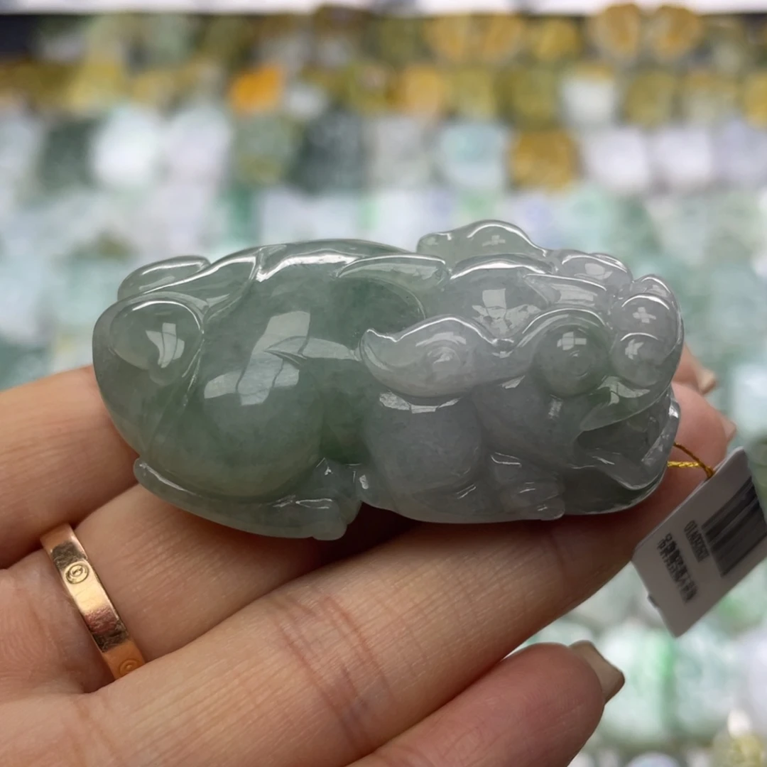 翡翠未镶嵌颈饰貔貅