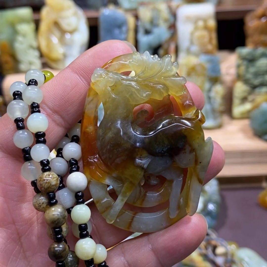 蛇纹石玉未镶嵌颈饰