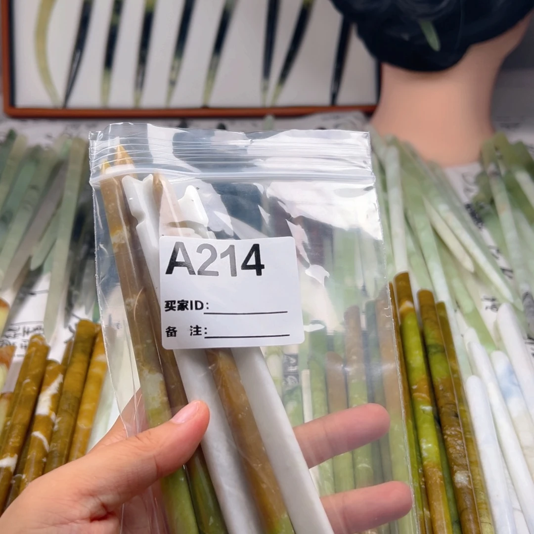 爱***࿐未镶嵌蛇纹石玉颈饰