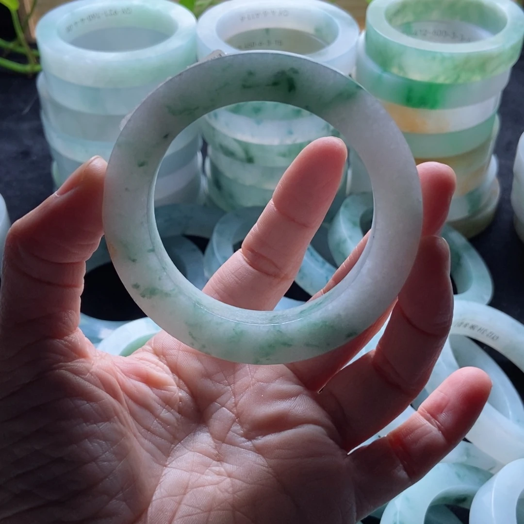 未镶嵌手镯定制翡翠柑*