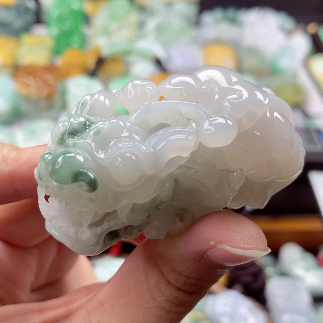 翡翠未镶嵌颈饰貔貅