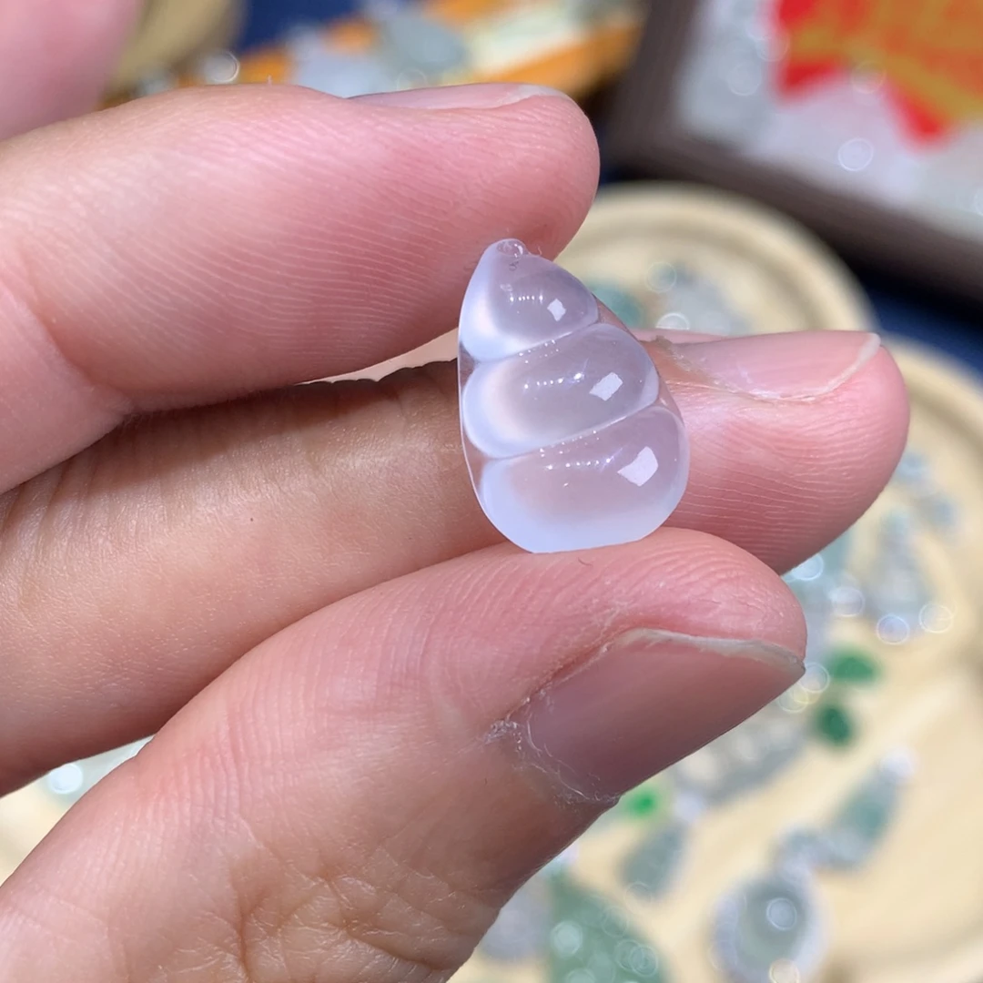 翡翠未镶嵌颈饰豆子