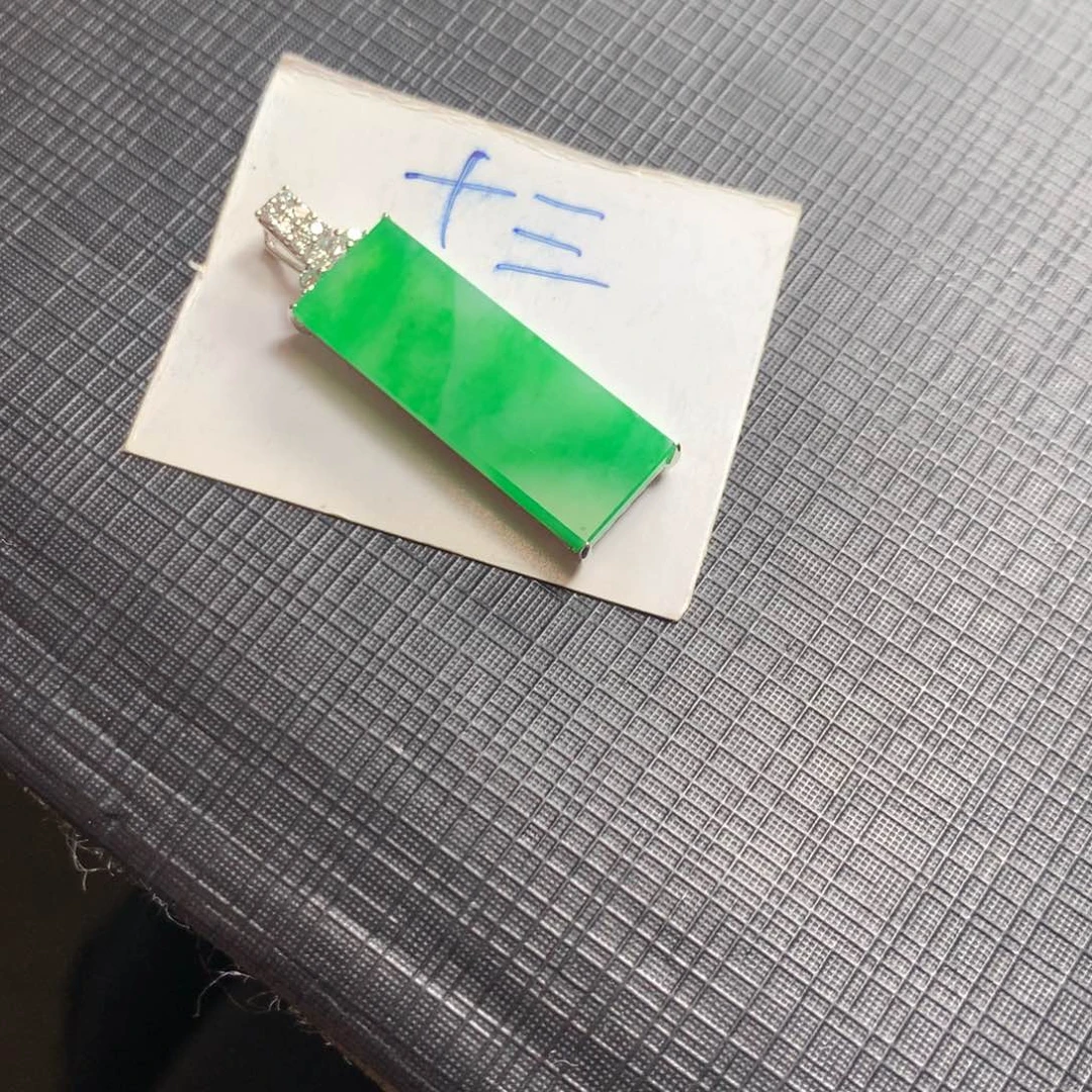 翡翠18K金镶嵌颈饰翡翠