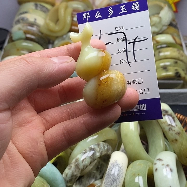 未镶嵌蛇纹石玉颈饰糖****