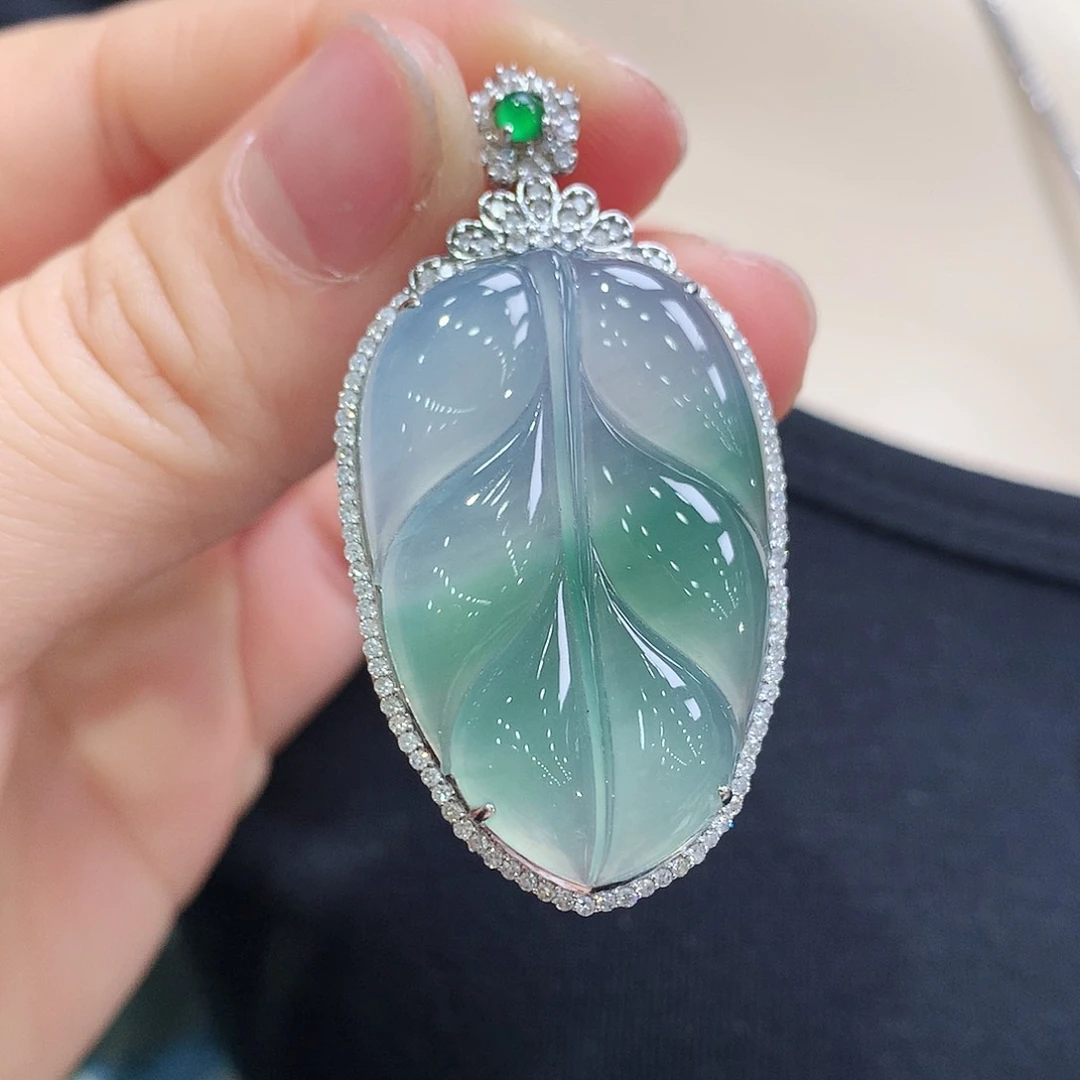 翡翠颈饰18K金镶嵌叶子