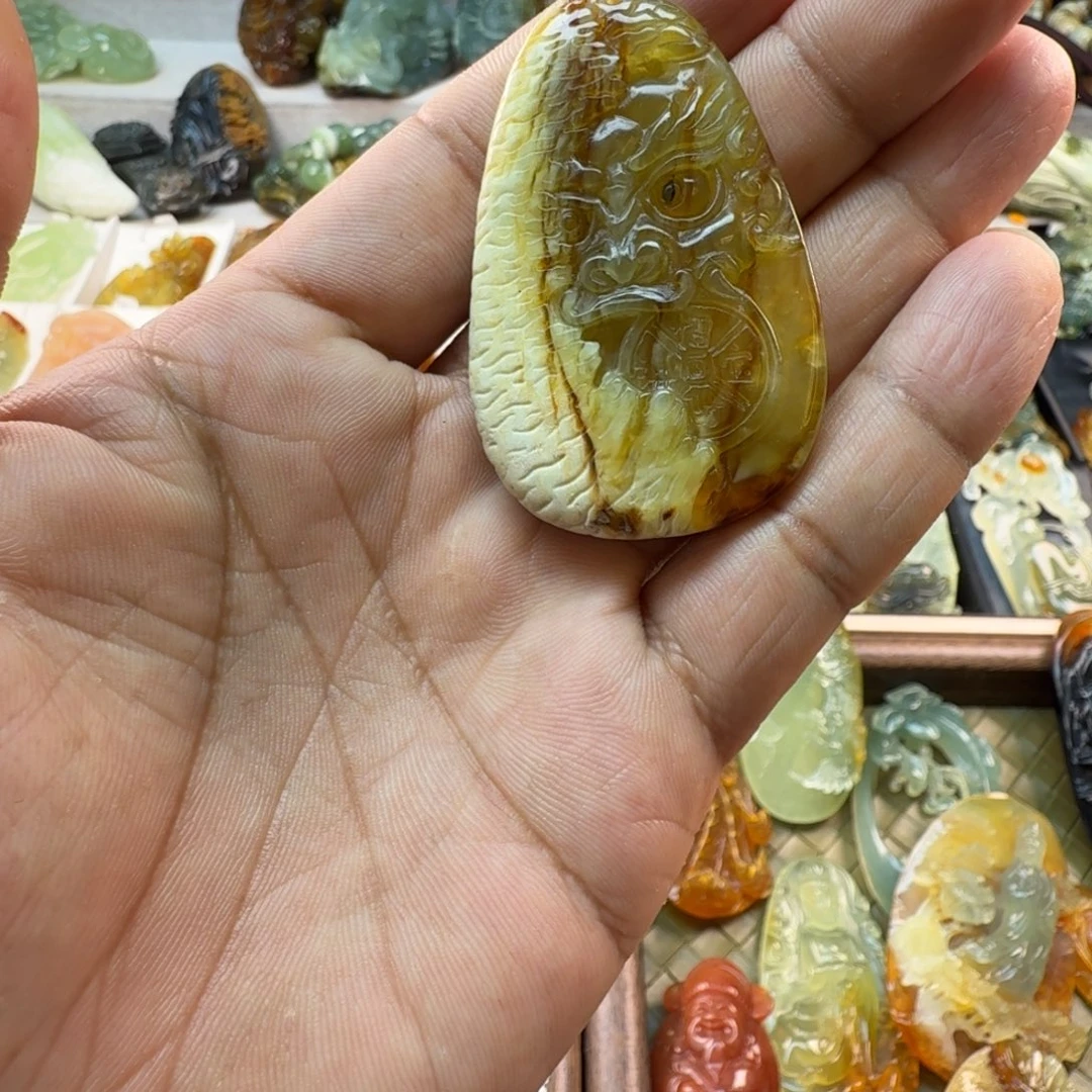 蛇纹石玉未镶嵌颈饰