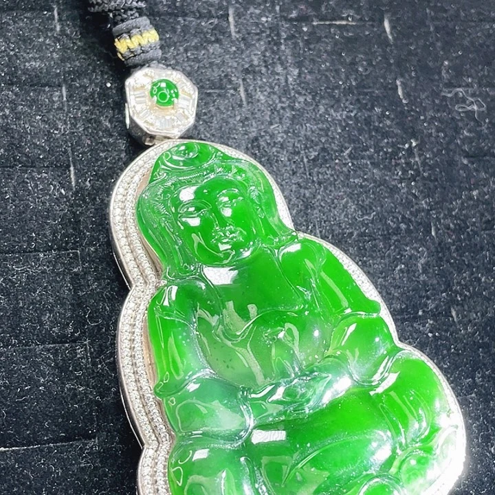 翡翠未镶嵌颈饰79