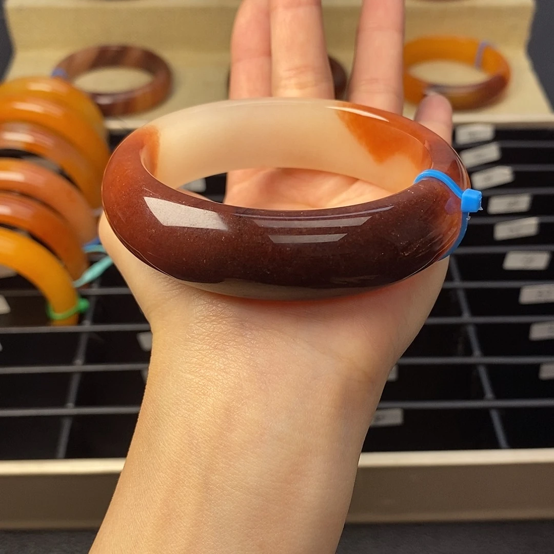 非金属无车厘子红半山水手镯，60.5圈口，8号