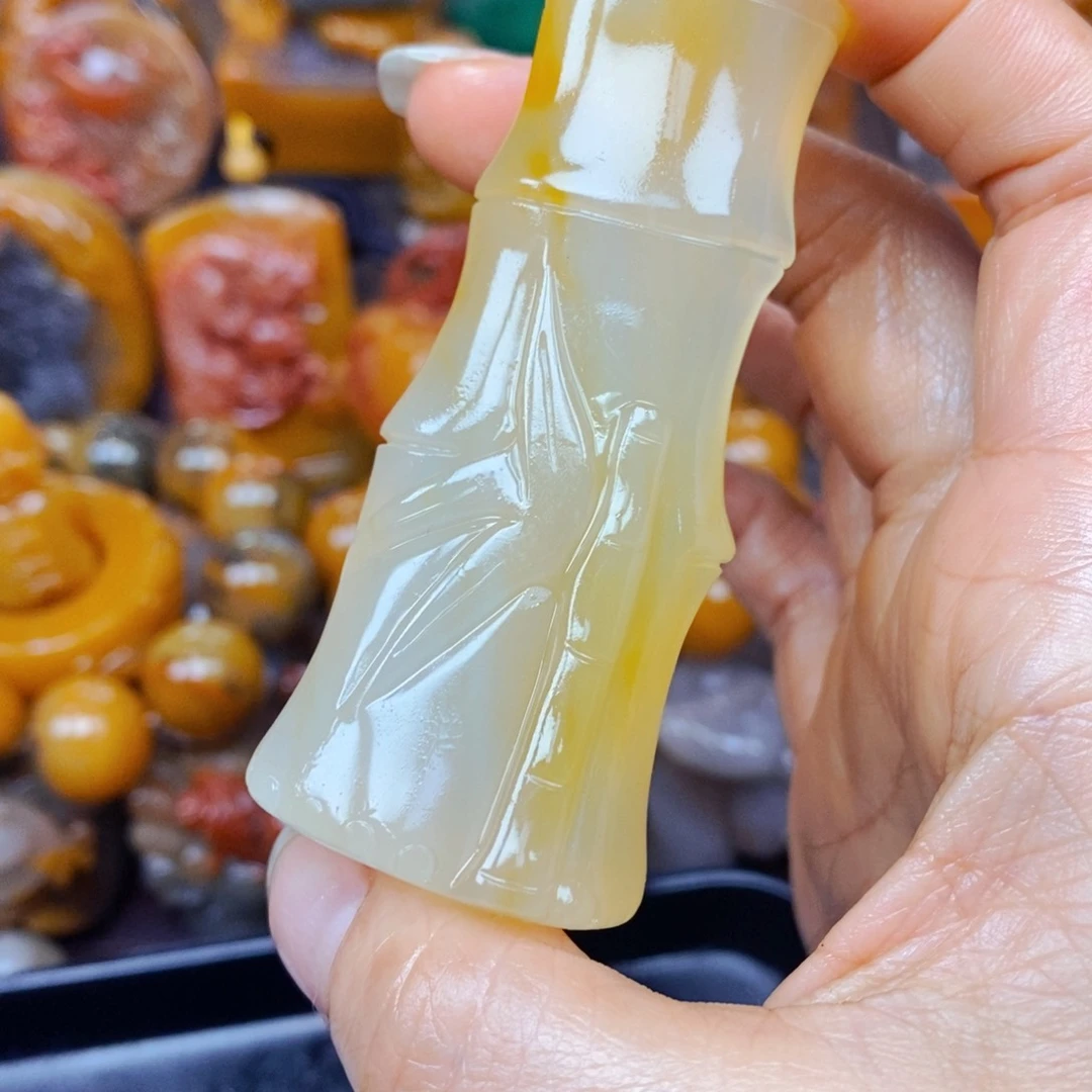 未镶嵌石英质玉（黄龙玉）颈饰