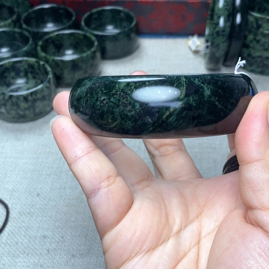 诚***心未镶嵌蛇纹石玉手镯