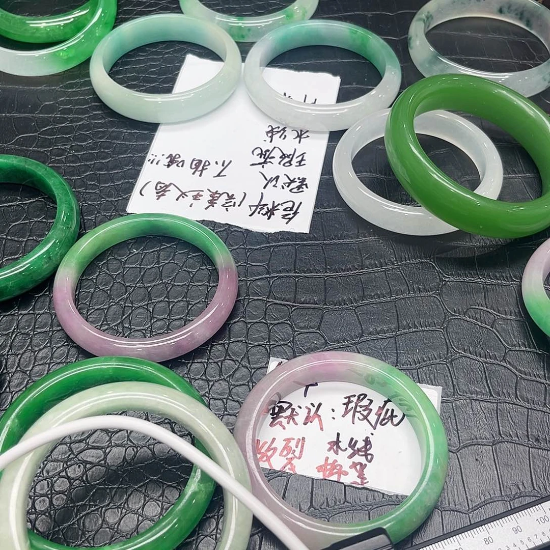 翡翠手镯未镶嵌放拍链接
