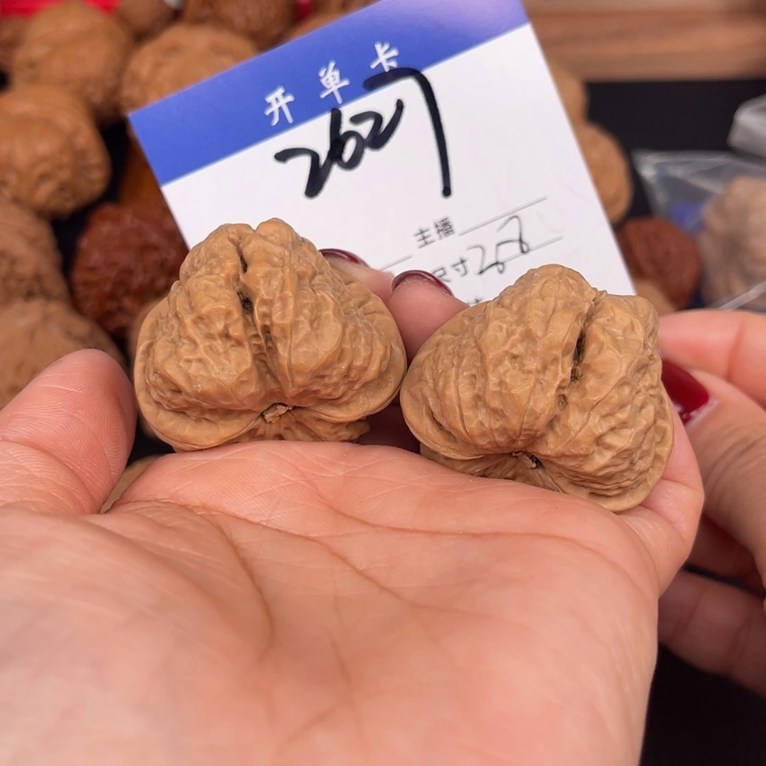 桃核吊坠蛙蛙38尺。 无刀修。 2627