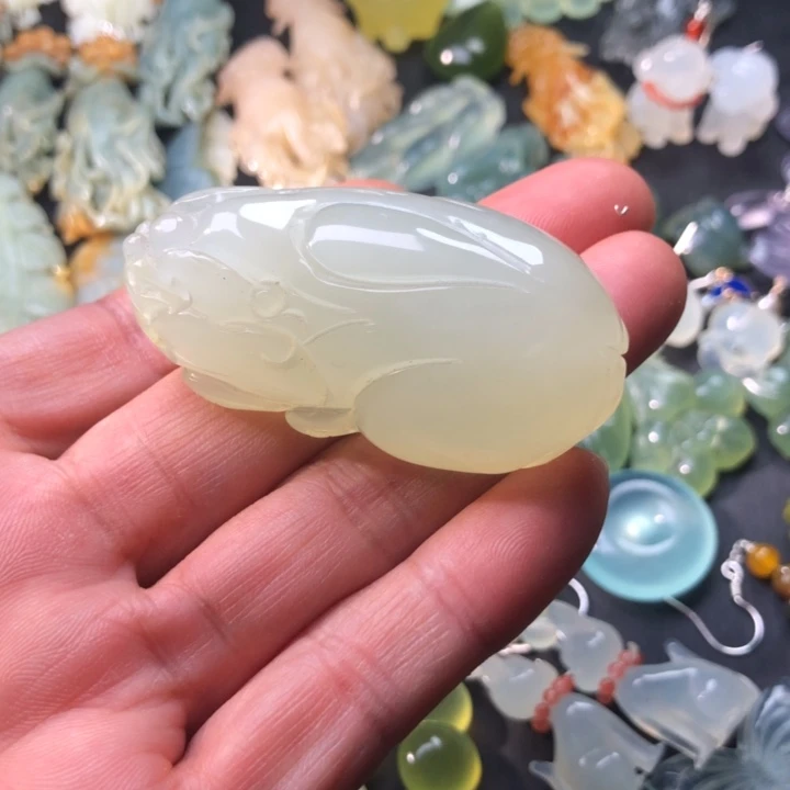 蛇纹石玉未镶嵌耳坠