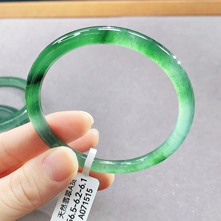 翡翠未镶嵌手镯（圆镯）