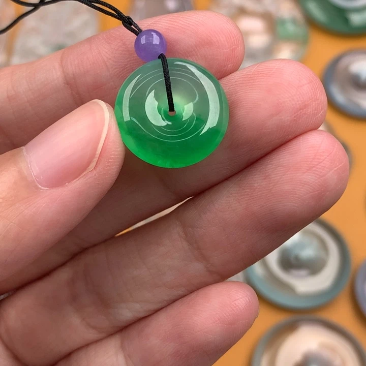 颈饰未镶嵌翡翠….