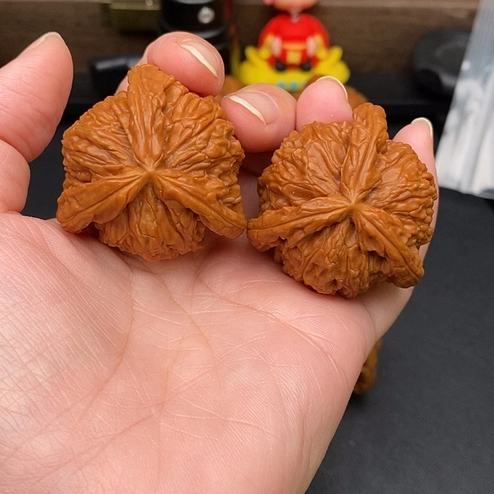小***智文玩核桃把件白奔