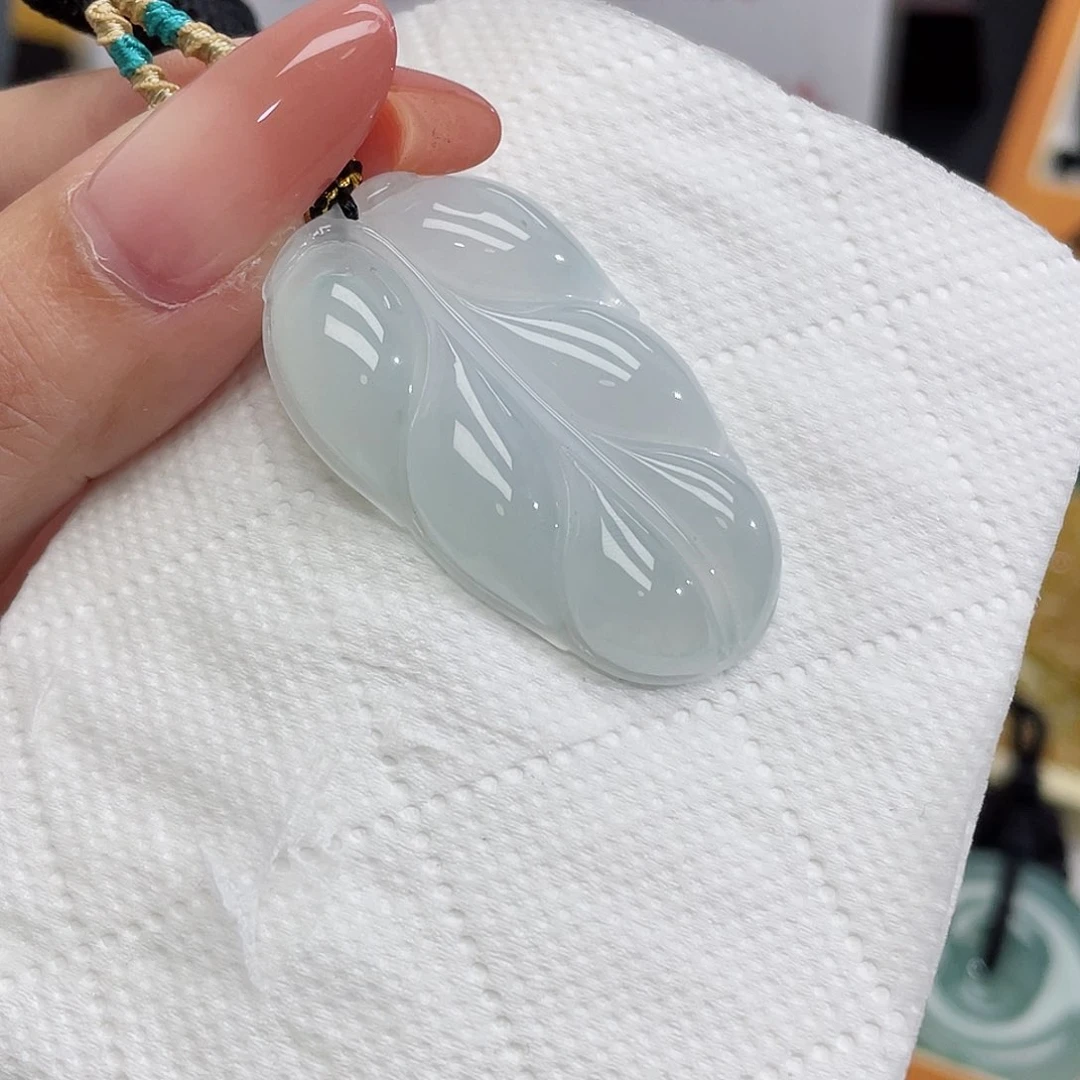 翡翠未镶嵌颈饰叶子