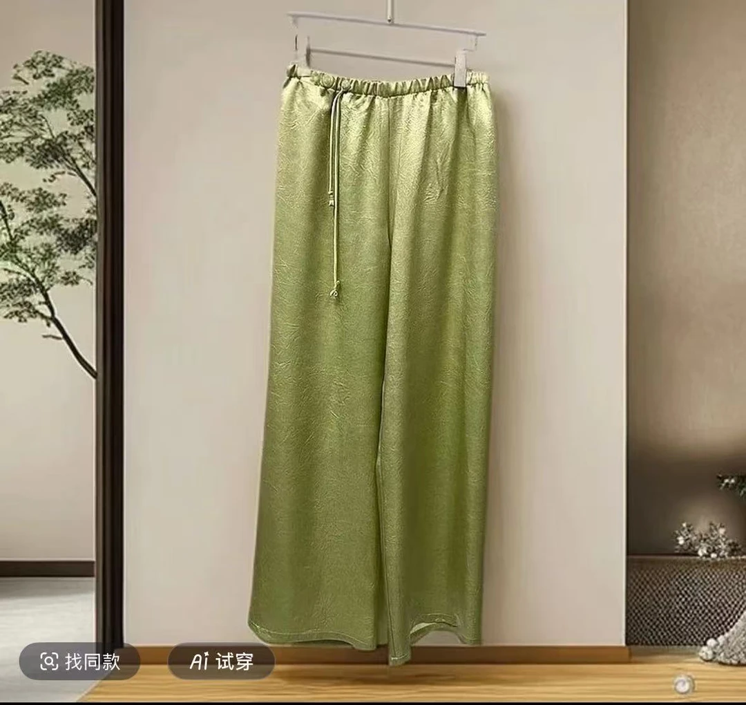 034翠绿缎面压皱老料直筒裤