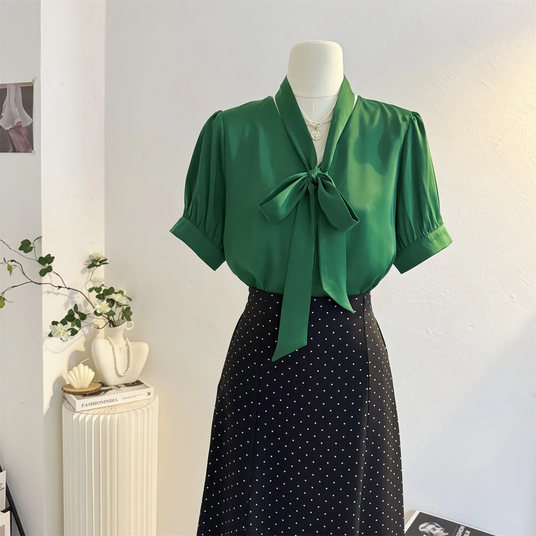 绿色V领缎面短袖衬衫女2025夏季法式气质通勤飘带衬衣蝴蝶结上衣