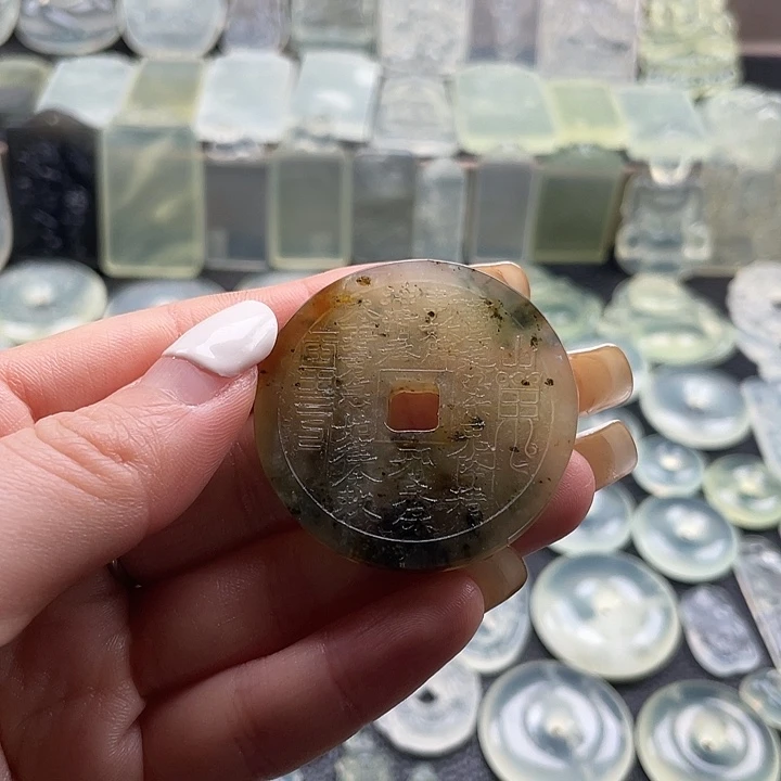 岫玉未镶嵌颈饰山鬼