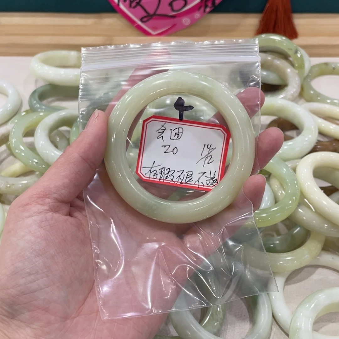 会***困蛇纹石玉未镶嵌手镯