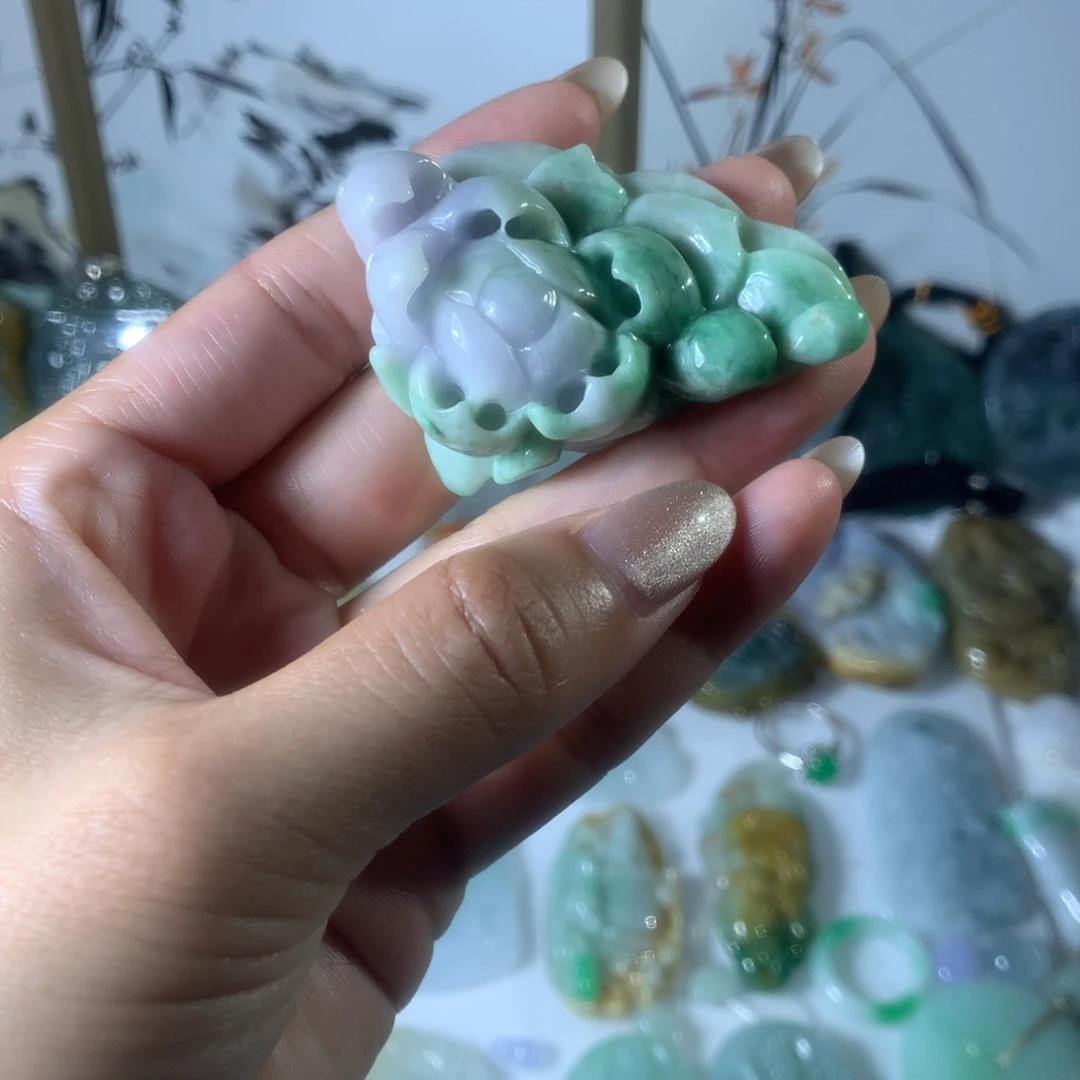 翡翠未镶嵌颈饰花
