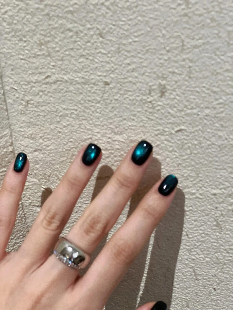 【 赫尔本蓝】海棠高级显白新款穿戴甲美甲猫眼轻奢纯欲短款甜酷ing