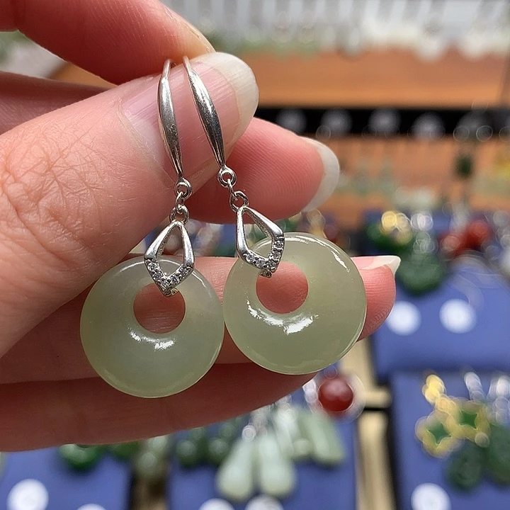 和田玉银S925镶嵌耳饰平安扣15.7左右晴水色