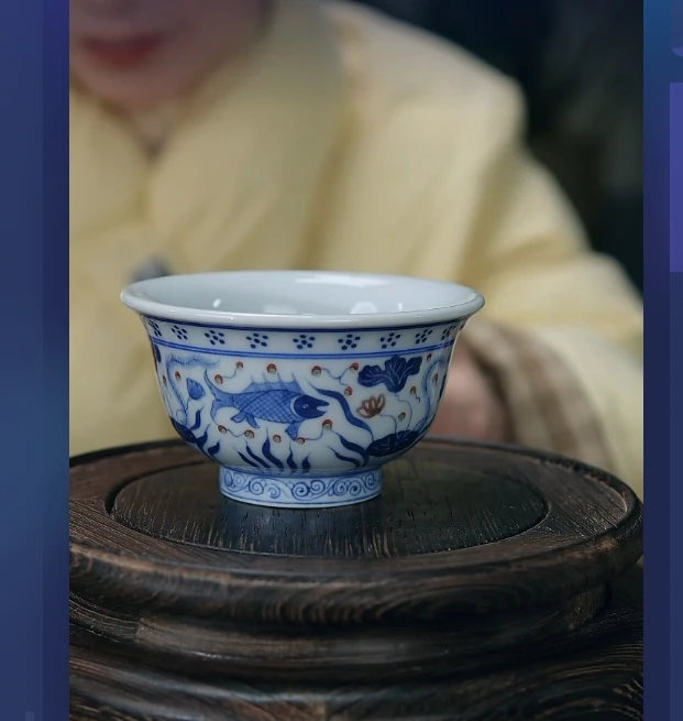 景德镇陶瓷供应链青花釉里红鱼藻纹画片带内绘压手杯128y