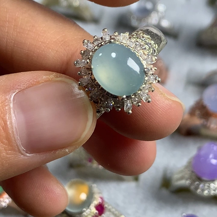 翡翠未镶嵌戒指铜托，卖裸石，需要二次镶嵌