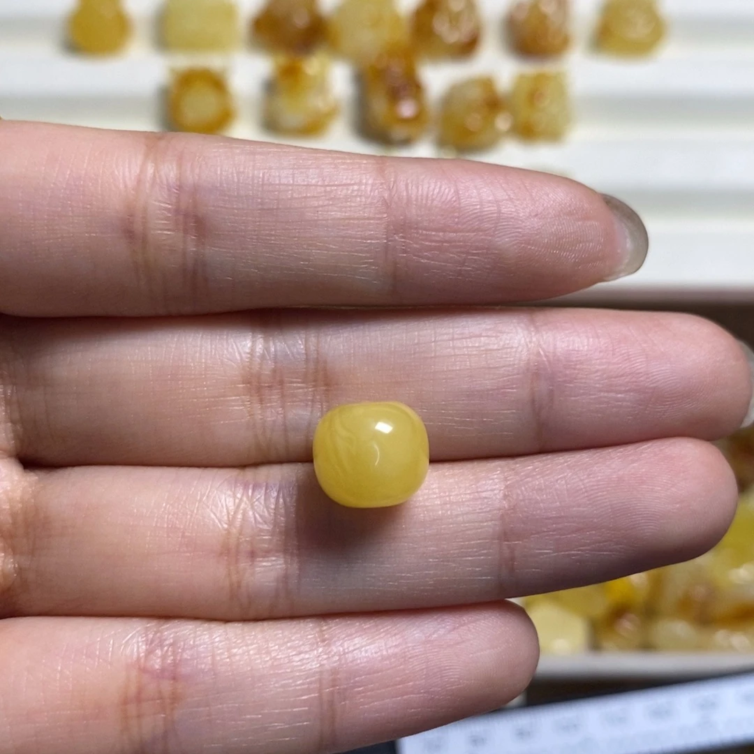 琥珀未镶嵌裸石妖花老型单珠