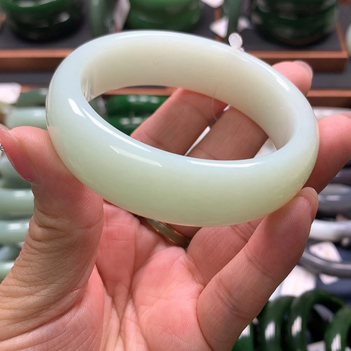 【闪购商品】未镶嵌手镯和田玉41