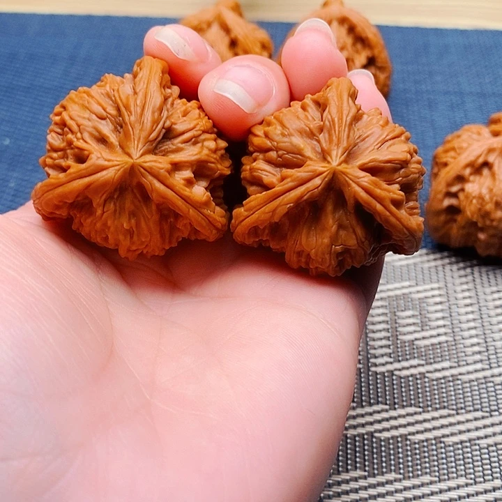 ****志文玩核桃吊坠三棱