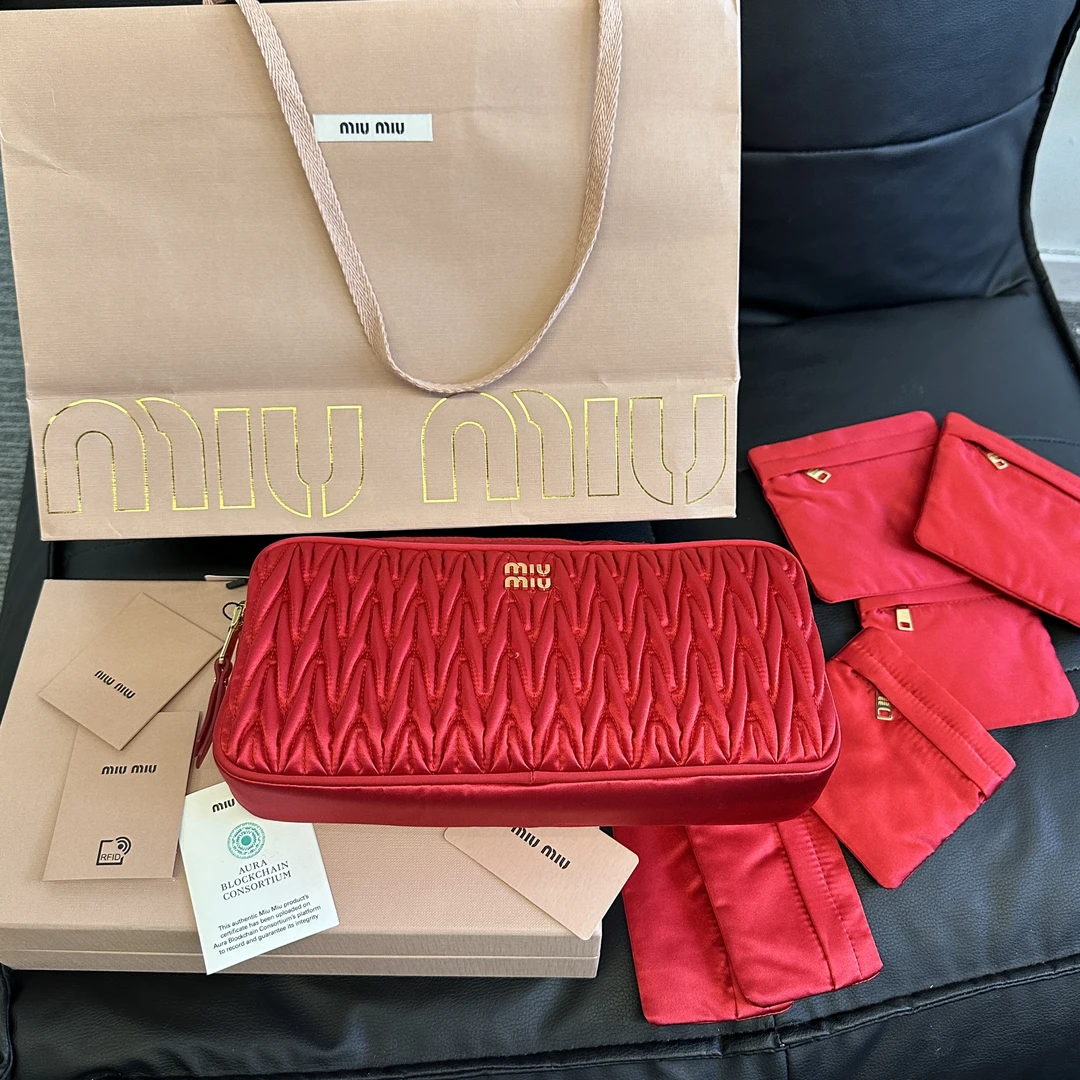95新 MIU MIU/缪缪 /红色/褶皱/手拿洗漱包