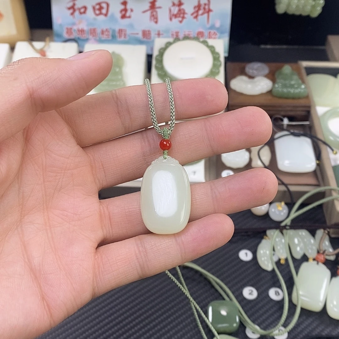 中***爱和田玉未镶嵌颈饰