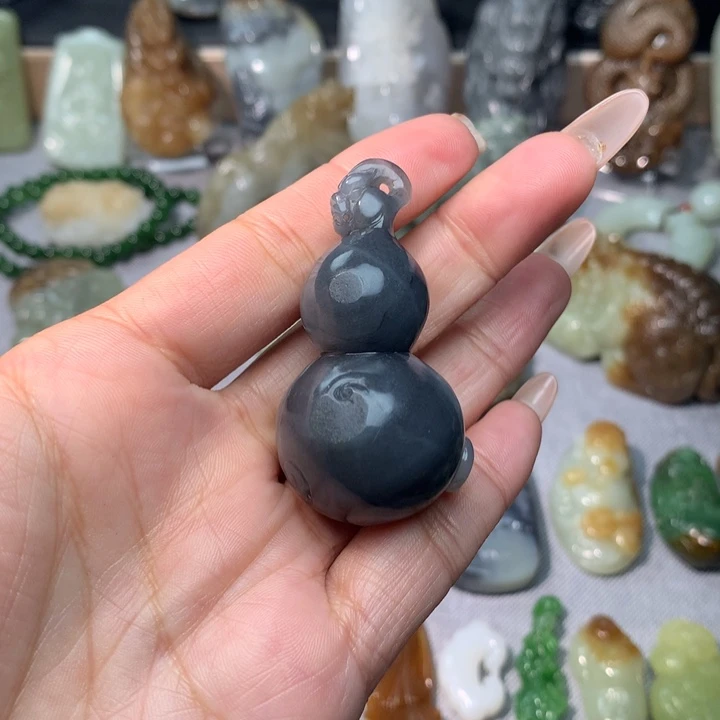 和田玉挂件未镶嵌往**风