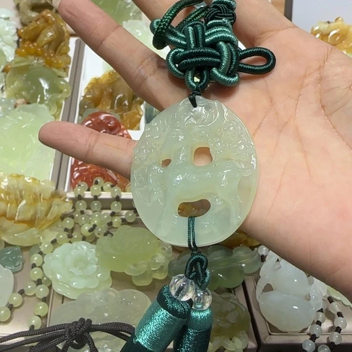 蛇纹石玉吊坠未镶嵌